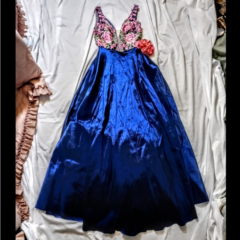 Gorgeous “ say yes to the prom dress“ TLC pick!! 7 juniors